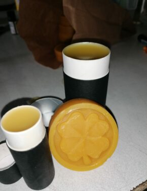 2 tubes 80 ml et un galet de cire